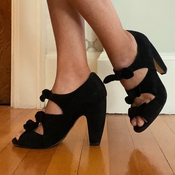 Lucky Penny Anthropologie Black Suede Heels with  3 Suede Bows - Picture 1 of 8